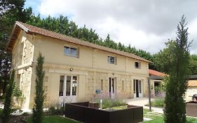 Château Lacroix de Civrac 4 étoiles, 3 ch, 7 pers